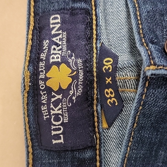 Lucky Brand, Size 38 x 30 Classic Fit Blue Jean.  Excellent Used Condition - Picture 2 of 12